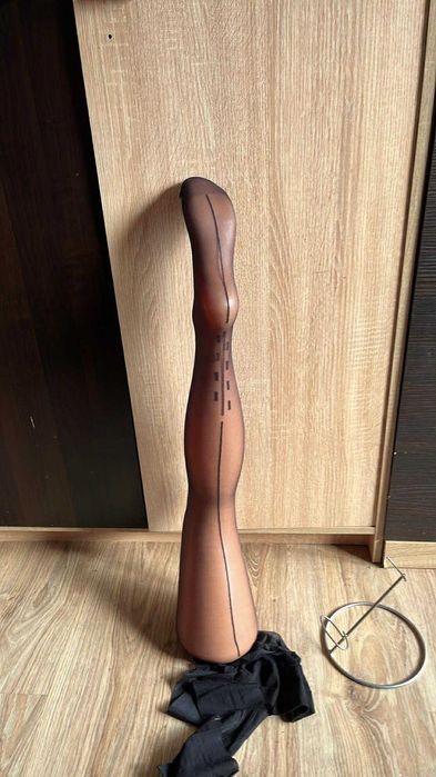 Nr 4 Rajstopy ze szwem i wzorem.