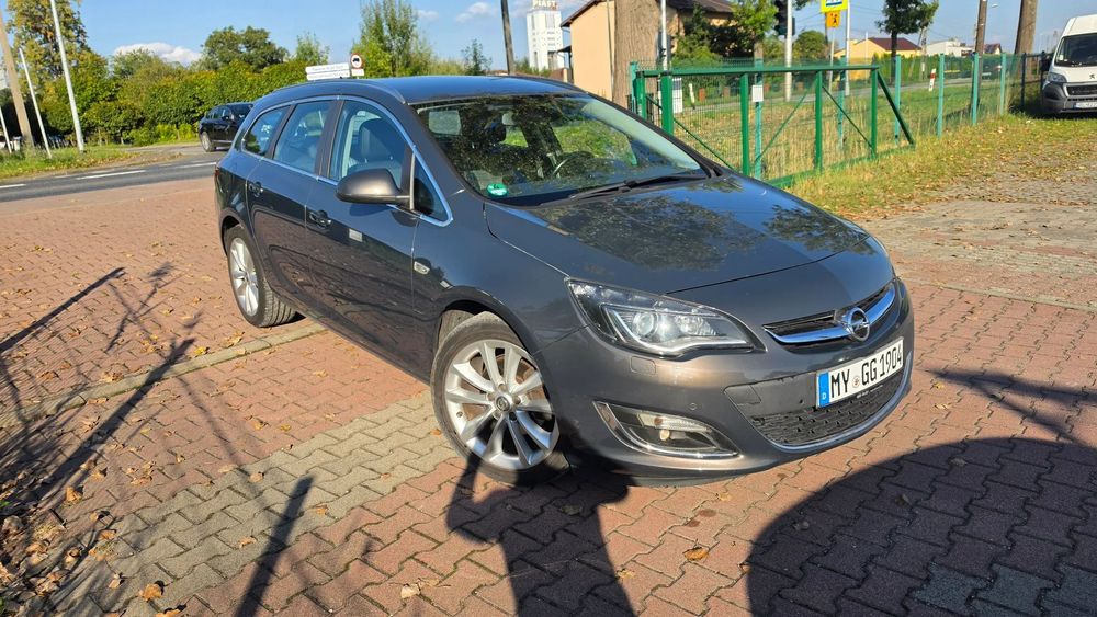 Opel Astra Bezwypadkowy Serwisowany Bixenon LED Nawigacja Podgrz Fotele Bagaznik