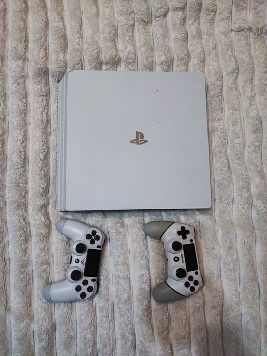 Sony PlayStation 4 Pro 1Tb + Игры