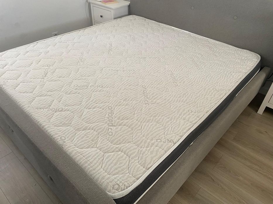 King bed - Cama 200cm - Colchão e roupa de cama incluida.