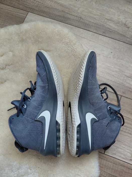 Nike баскетбольні кросівки 42.5р оригінал