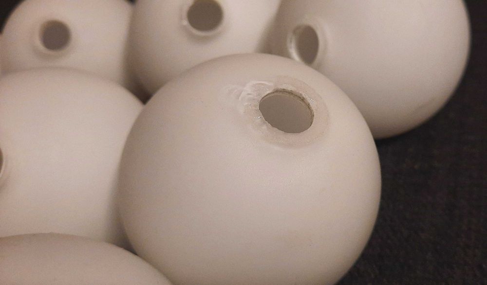 Białe mleczne szklane klosze do lamp o śr. 6 cm