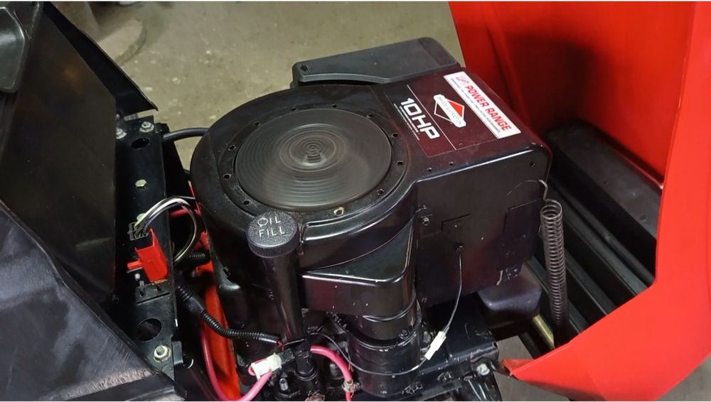 Трактор-газонокосарка