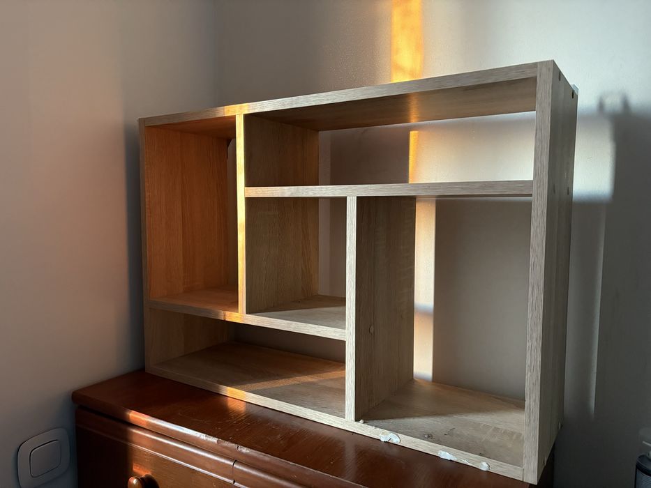 Полички для книг та комод