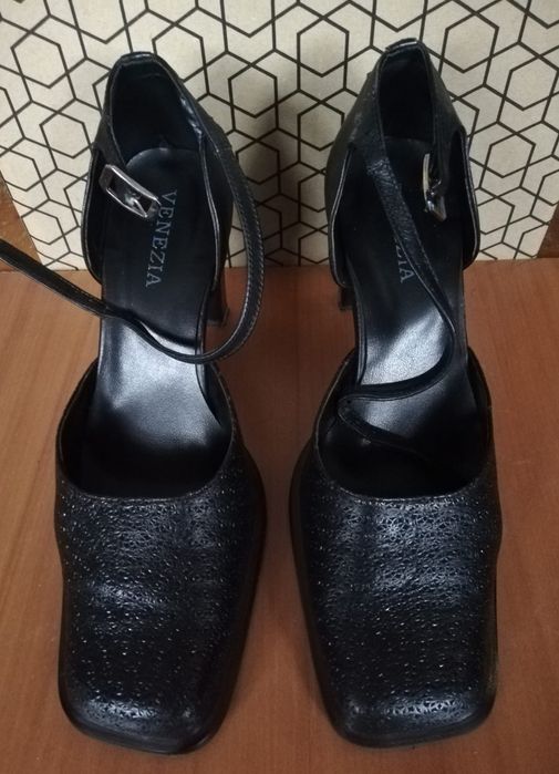 Sandały damskie Venezia rozm. 38 na słupku czarne