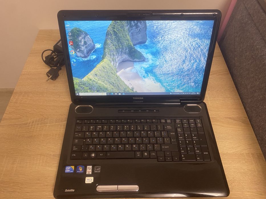 Ноутбук TOSHIBA L555 17.3/core i3/Radeon HD4650/SSD 128/Акум 2 год.