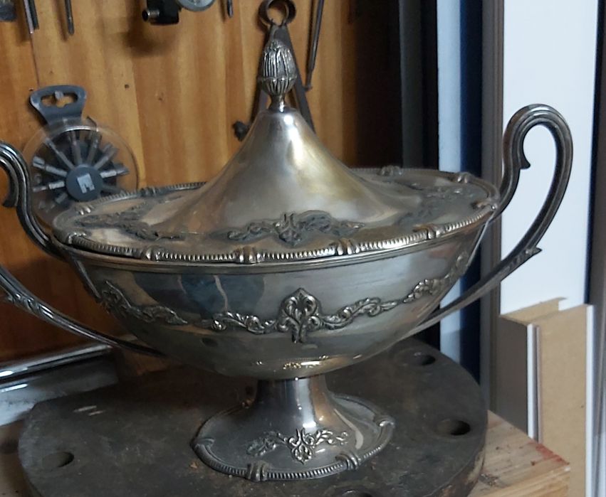 Terrina em  casquinha antiga