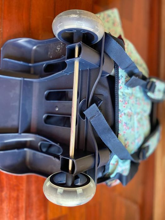 Conjunto de mochila e estojo da Pepe Jeans, inclui o troley