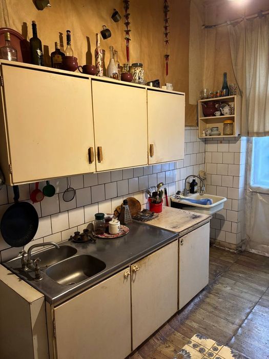 Пропонуємо вам в оренду 3х кімнатну квартиру в хорошому житловому стані!
