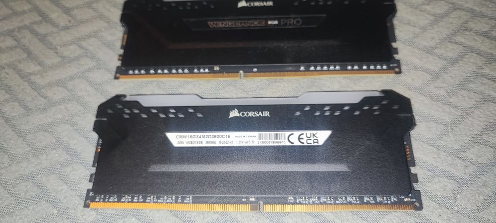 Pamięć RAM DDR4 Corsair 16 GB 3600 Mhz CL18 (2x8GB)