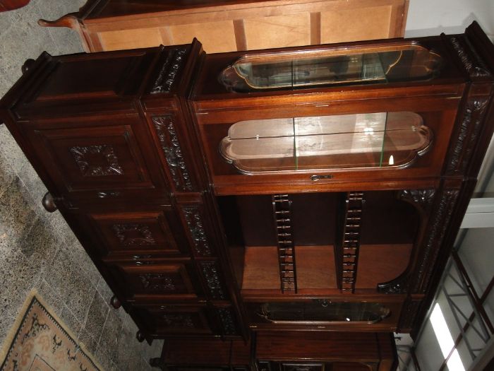 Móvel de sala em madeira trabalhada com cristaleira - óptimo estado T