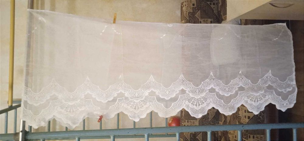 Гардина на верхнюю часть окна 193х60 см .Готовая , б/у,с петельками