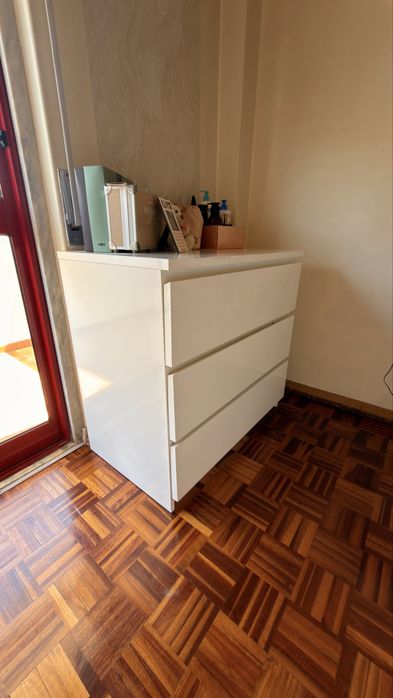Comoda usada  Ikea
