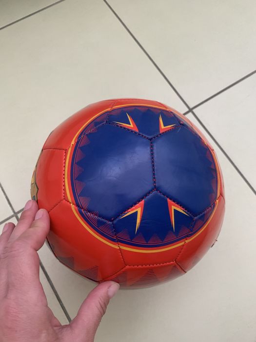 Мʼяч футбольного клубу барселона