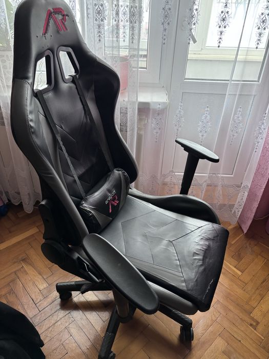 Геймерське компʼютерне крісло