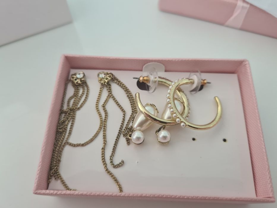 Zestaw kolczyków AVON