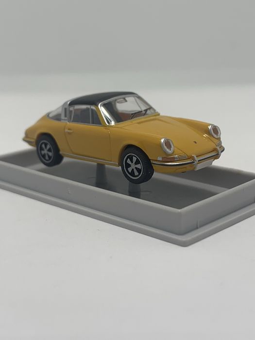 Porsche 911 Targa da Brekina escala 1/87