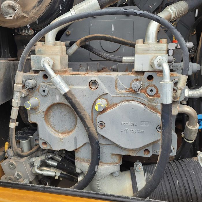 Pompa do koparki Liebherr 924compact