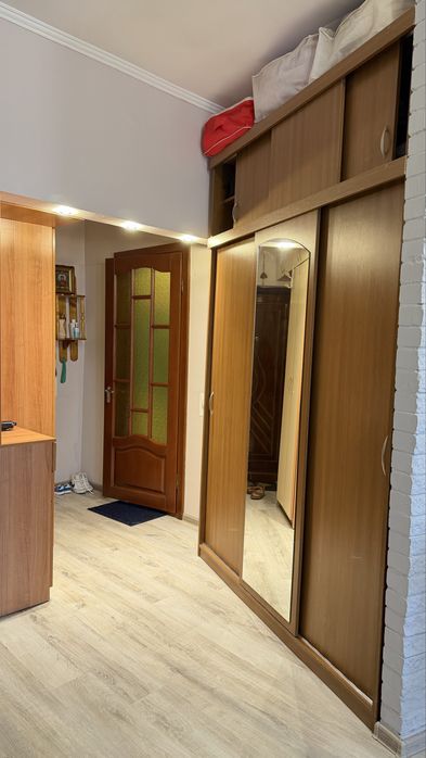 Продам 1 кім з ремонтом і меблями