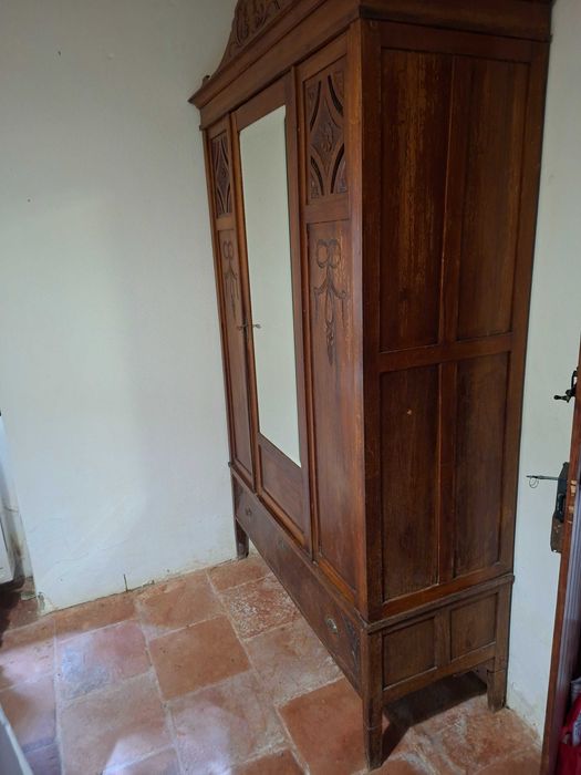 Mobília de quarto Arte Nova - Cama, roupeiro, vitrine e mesa de cabeceira