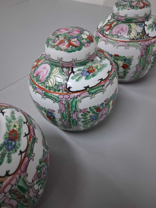 Potes em porcelana de Macau
