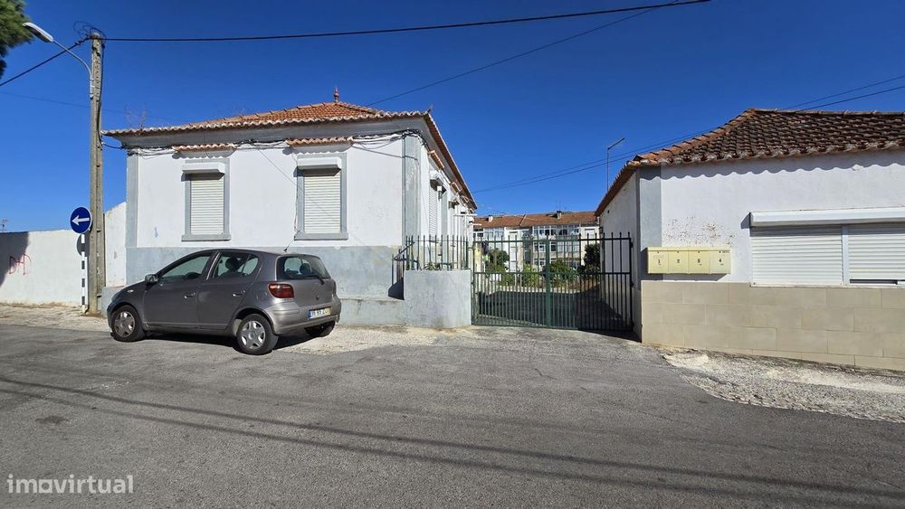 Oportunidade Única de Investimento | Quintinha com 5 Edifícios + 1.090