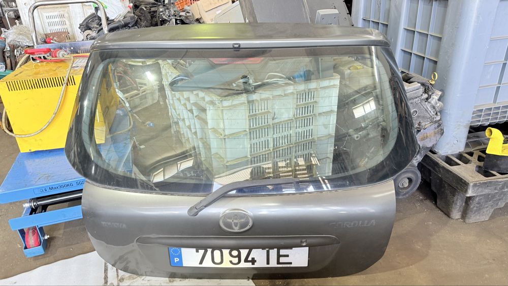 Porta da mala Toyota Corolla E12U ANO 2002
