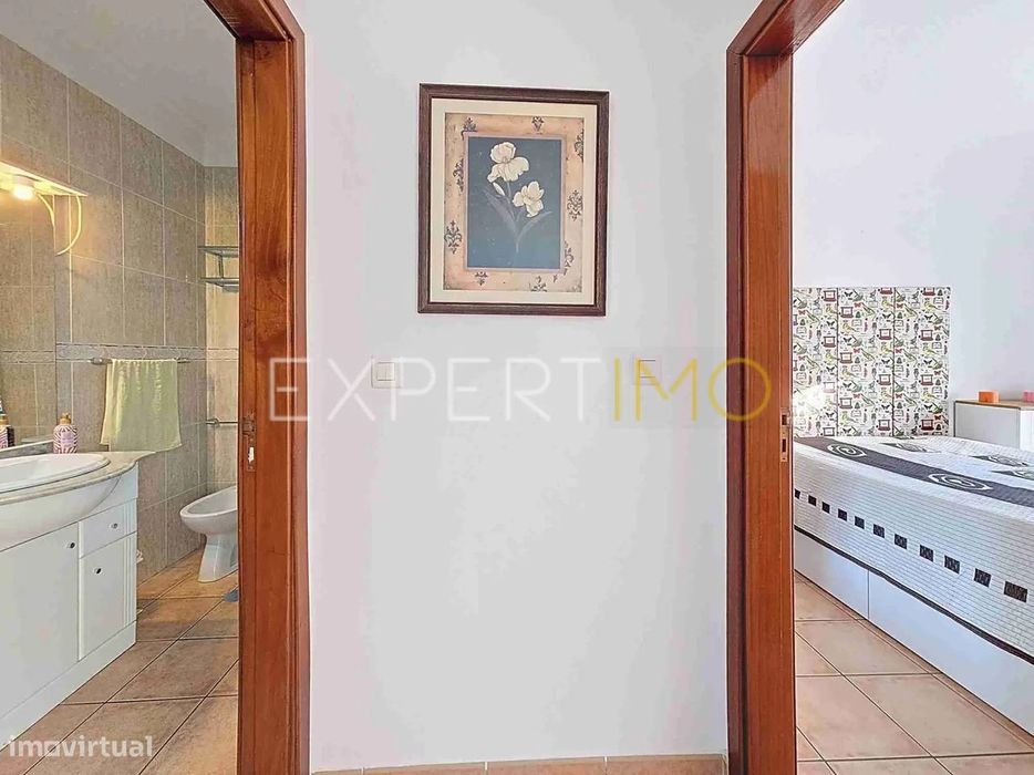 Apartamento T1 a 300m da Praia da Rocha com garagem e piscina