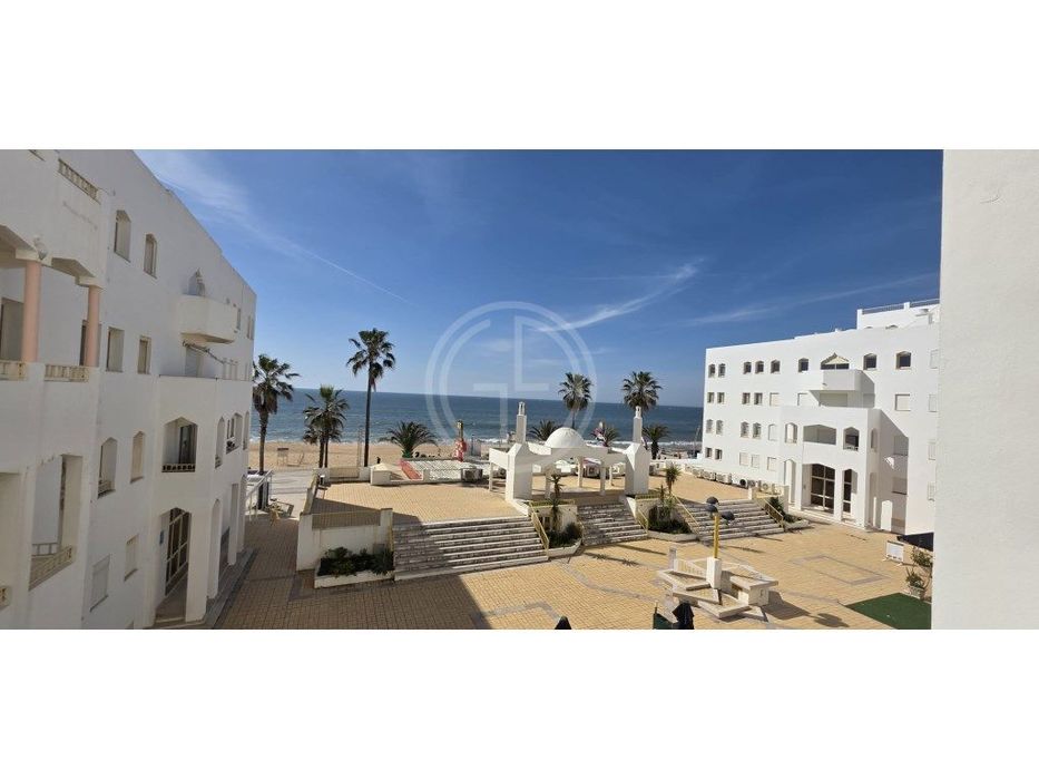 Apartamento T2 renovado, vista mar em Quarteira
