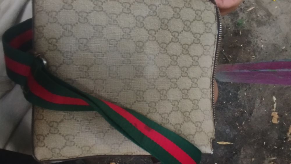 Ппродам сумку Gucci Courier Messenger