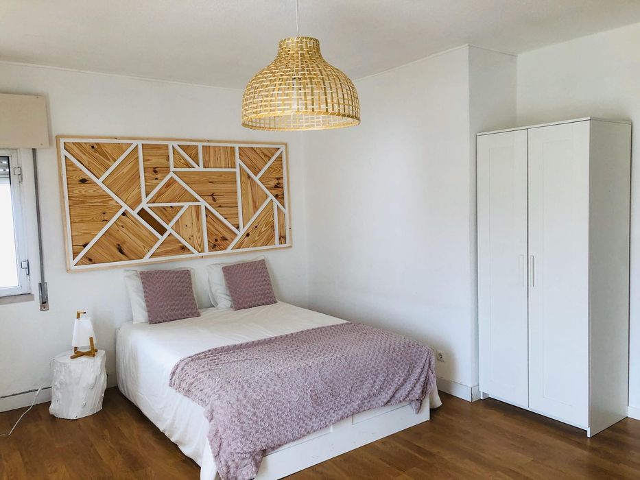 Quarto de solteiro ou casal em alfragide 575€