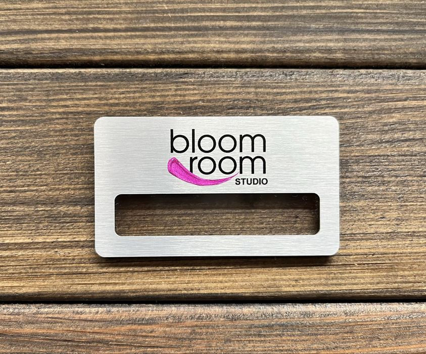 Металевий бейджик на магніті