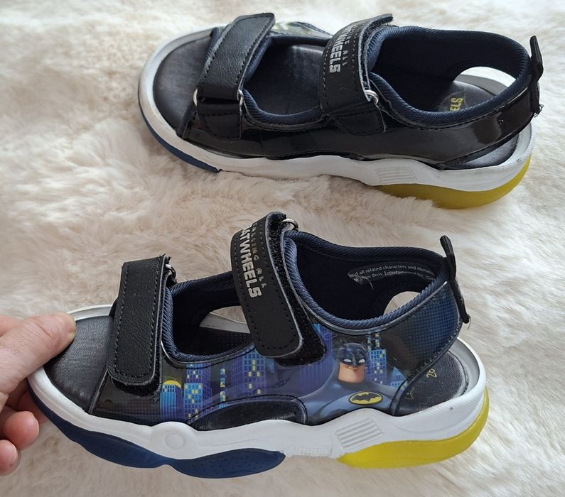 Sandałki chłopięce świecąca podeszwa stan bdb