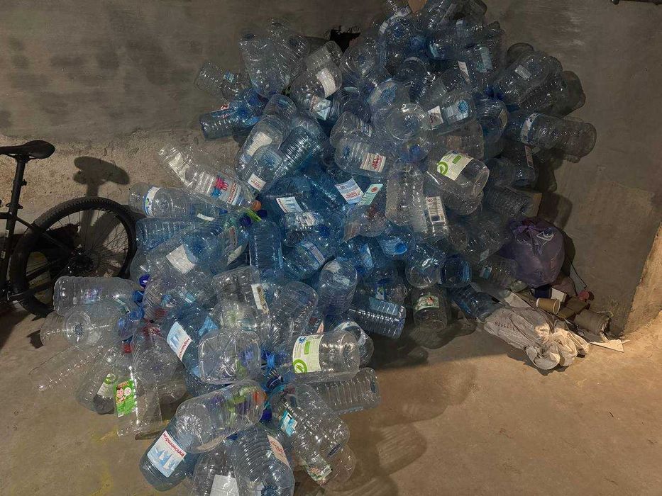 Баклажки пляшки пластикові на 5 та 6 літрів