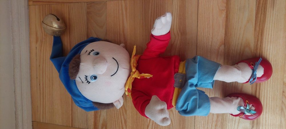 Śpiewający Nodi i pies Bumby