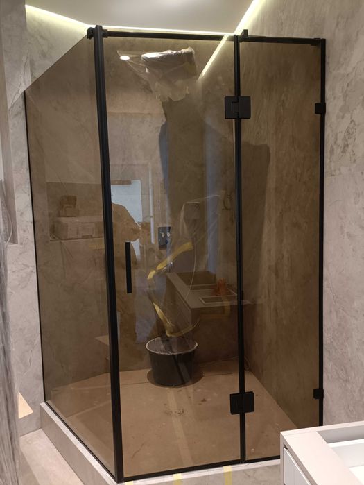 Нестандартные стеклянные душевые кабинки и перегородки