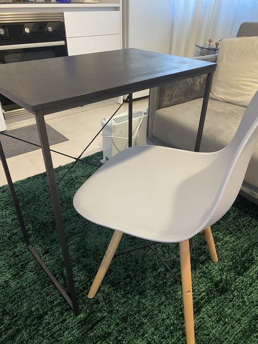 Secretaria e cadeira