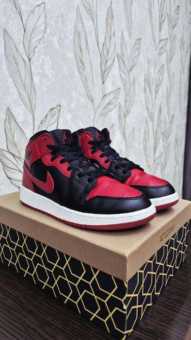 Кросівки Nike Air Jordan Mid 1