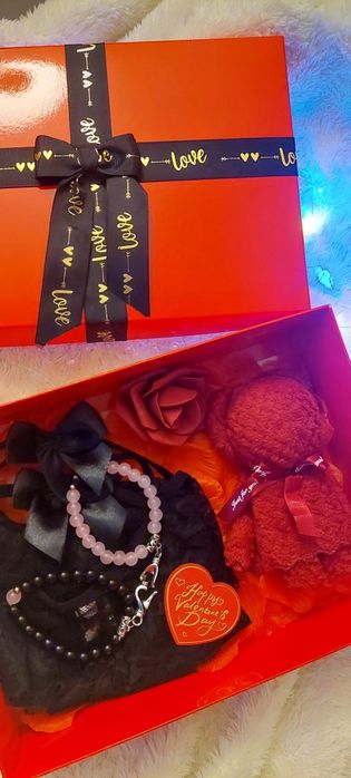 Walentynki prezent dla niej box prezentowy bielizna  bransoletki