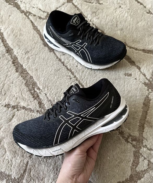Asics кросівки жіночі 37 р. Устілка 23,5 см оригінал