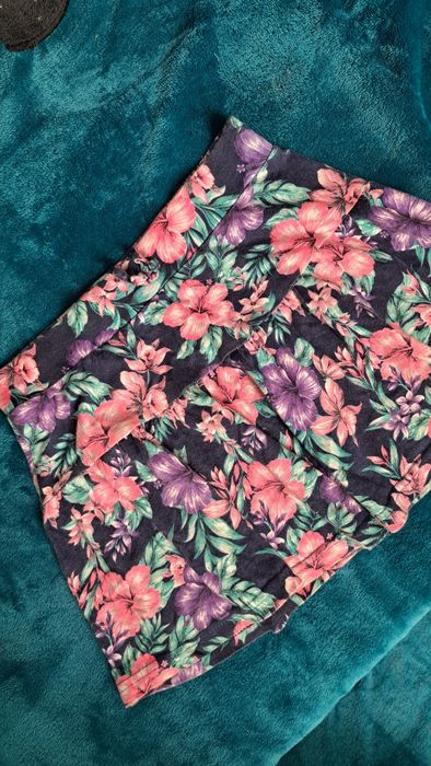 Spódniczka 116 w kwiatki stan bdb