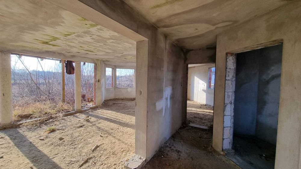 Dom 290 m² w stanie surowym otwartym z działką 4740 m²