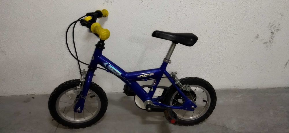 Bicicleta de criança roda  12 1/2 x1.75 em excelente estado
