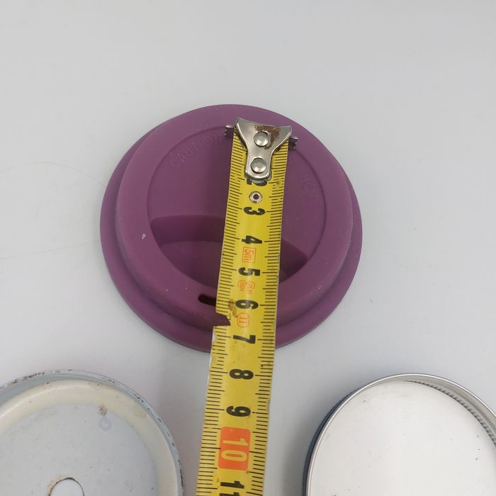 Nakrętki do słoików z dziurką