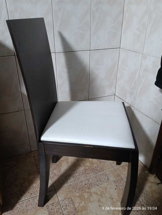 Mesa com cadeiras