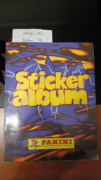 Cadernetas de cromos incompletas