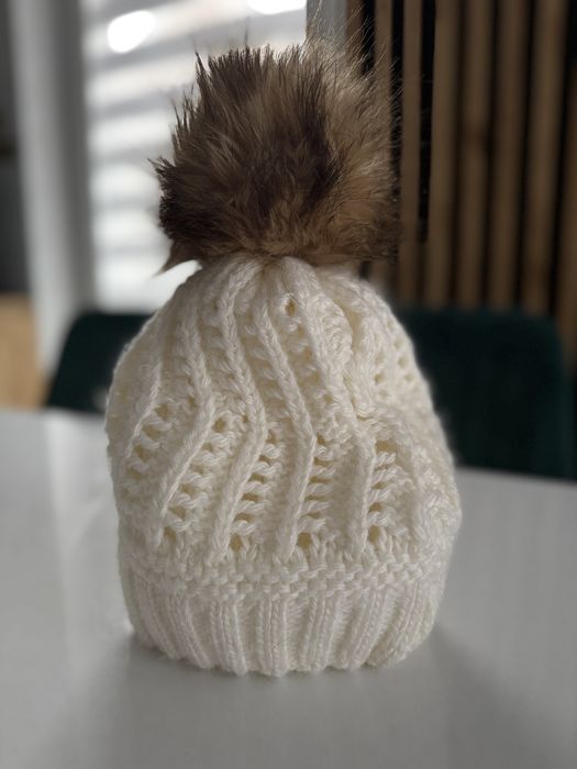 Zimowa czapka damska z futerkiem