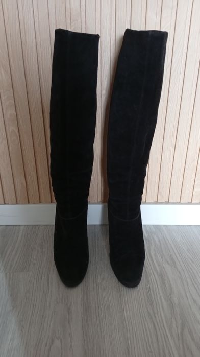 Botas de Cano Alto Victor Hugo - Camurça Preta (Tam. 37)