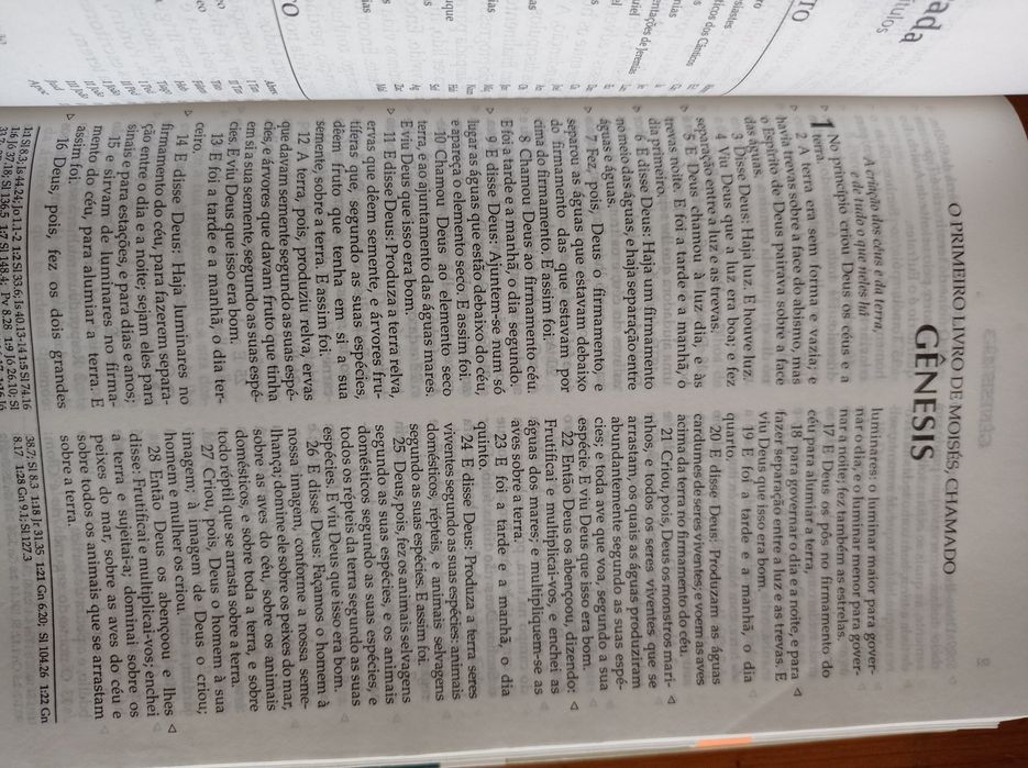 A bíblia sagrada - velho testamento e novo testamento