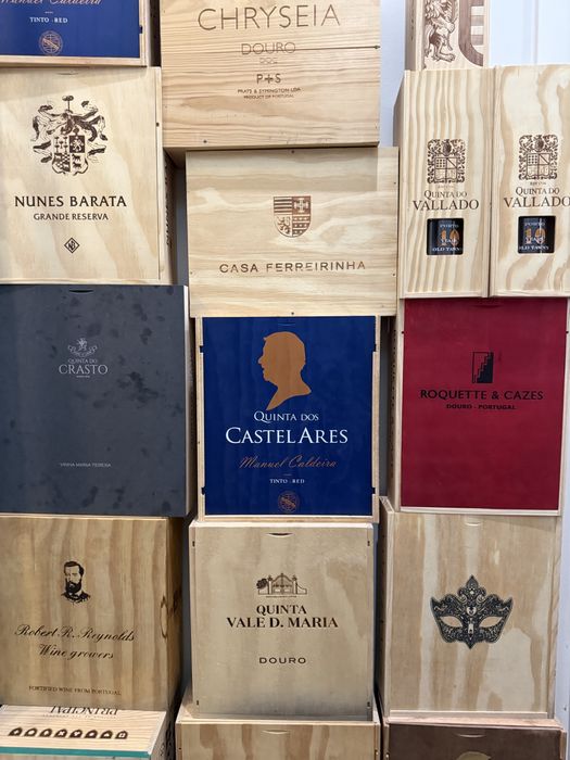 Wooden wine boxes.64730150014850120